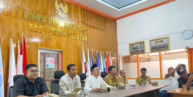 Komisioner KPU Pessel, Rahmat  Ingatkan PPS Tidak Ikuti Instruksi PPK Jika Tidak Sesuai Dengan Ketentuan dan Peraturan KPU