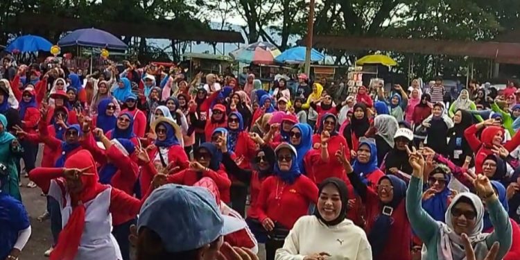 Senam Bersama Emiko, Aksi Spontan Ratusan Emak-emak Teriak Untuk 02