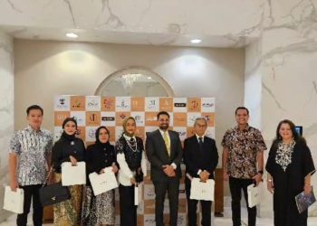 Asosiasi Keluarga Pers Indonesia ( AKPERSI) Hadiri Undangan Pemilik Majalah Media International Di Bahrain