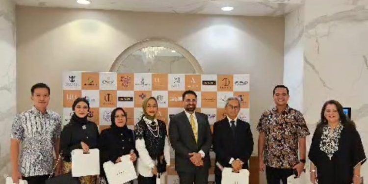 Asosiasi Keluarga Pers Indonesia ( AKPERSI) Hadiri Undangan Pemilik Majalah Media International Di Bahrain