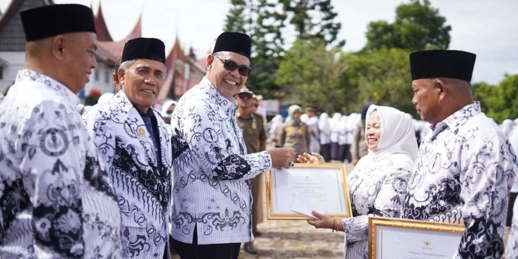 Pemkab Solok Laksanakan Upacara Peringatan HUT PGRI Ke-79