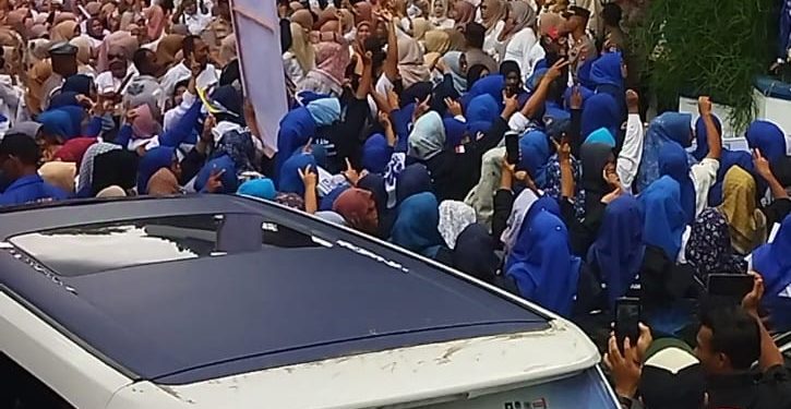 Debat Kandidat Ke Dua, Ratusan Pendukung Paslon Nomor Urut 2 Emiko-Irwan Afriadi Memenuhi Hall GOR Batu Batupang