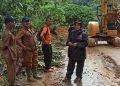 Pemda Pasaman Turunkan Dua Alat Berat Bersihkan Material Longsor Rimbo Langkuik