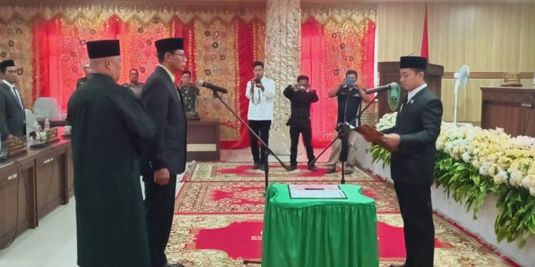 Harisuddin Jabat Wakil Ketua dan Yoharman Resmi Duduki Kursi DPRD Pasaman