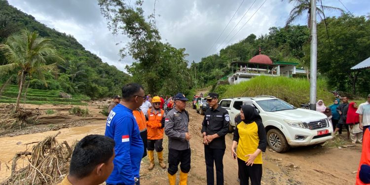 Pastikan Evakuasi dan Pembersihan Material Berjalan Lancar, Bupati Safaruddin Terjun Langsung ke Lokasi Bencana