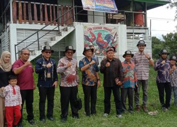 Kacabdin Pendidikan Sumbar Wilayah IV Syafrudin Hadiri Panen Perdana Ayam Elba di SMKN 2 Batusangkar