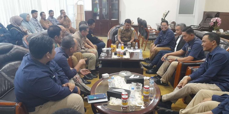 Wakil Bupati Solok Terima Kunjungan Kepala Cabang Pembangkit Listrik Negara (PLN) Kantor Wilayah Solok