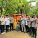 Dampingi Kapolres Solok, Wabup Jon Firman Pandu Serahkan Bantuan Rumah Tak Layak Huni