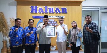 Walikota Solok, H. Zulelfian Umar Penuhi Undangan Poscast di Kantor Haluan