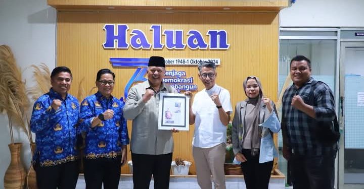 Walikota Solok, H. Zulelfian Umar Penuhi Undangan Poscast di Kantor Haluan