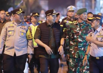 Wakil Walikota Solok Bersama Forkopimda Pantauan Langsung Situasi Keamanan dan Ketertiban Masyarakat di Malam Pergantian Tahun Baru 2025