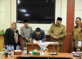 DPRD Kota Solok Bersama Pemda Setempat Melaksanakan Pembahasan Hasil Evaluasi Gubernur Sumbar Terhadap Rancangan APBD Kota Solok TA. 2025