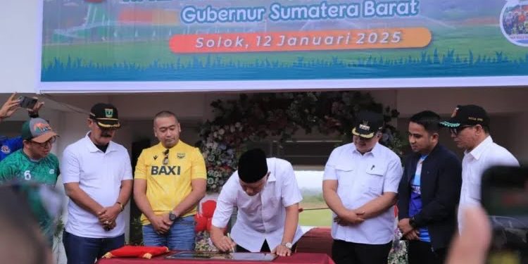 Gubernur Sumatera Barat Meresmikan Stadion H. Marah Adin Kota Solok