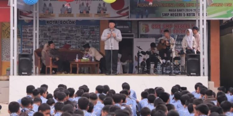 Beri Kultum di SMPN 5, Wali Kota Solok, H. Zul Elfian Umar Pesankan ini