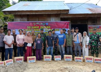 Usai Peninjauan, Katim Wasev Mabes TNI AD Serahkan Bantuan Kepada Penerima RTLH
