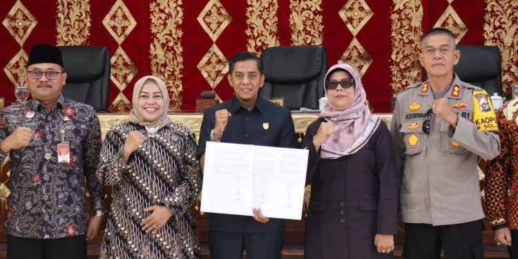 Ketua DPRD Kota Payakumbuh Pimpin Rapat Paripurna Pengumuman Pasangan Wali Kota dan Wakil Wali Kota Terpilih Hasil Pilkada 2024