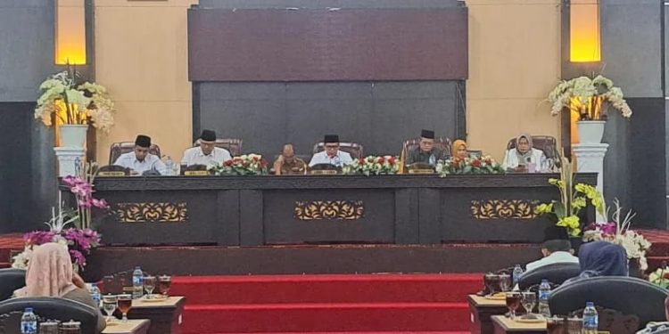 Gelar Paripurna, DPRD Kota Solok Umumkan Penetapan Walikota Solok Hasil Pilkada 2024