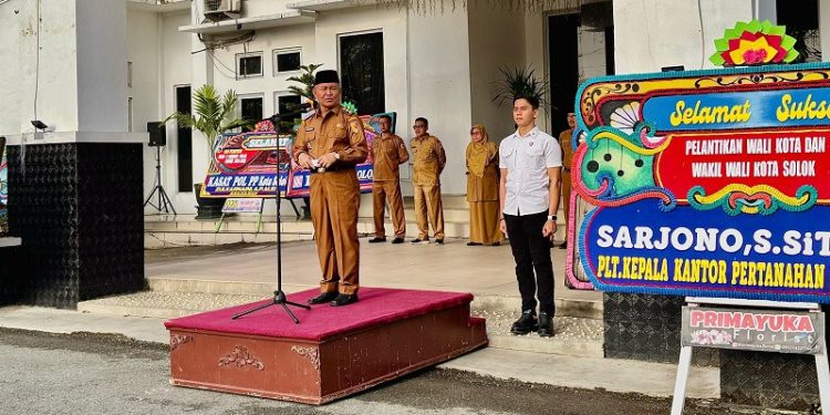 Perdana, Wakil Walikota Suryadi Nurdal Pimpin Apel Gabungan ASN Pemko Solok
