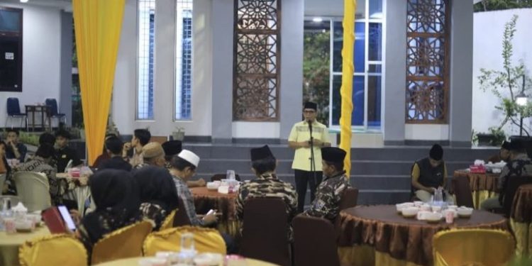Buka Bersama Dengan Tokoh Lintas Organisasi, Ketua DPRD Kota Solok Pesankan Sinergisitas Dalam Pembangunan