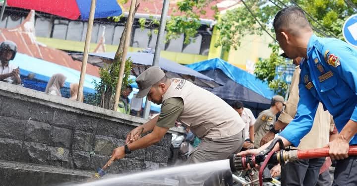 Tindak Lanjut FGD Dengan OPD, Wako Ramadhani Sidak Pasar Solok Jelang Lebaran
