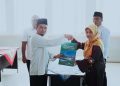 Jabatan Direktur RSUD Arosuka Diserah Terimakan, Wabup Solok Serahkan Mandat Direktur RSUD Kepada Pejabat Baru