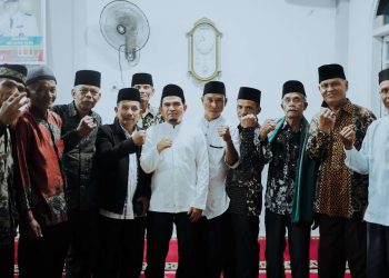 Kunjungi Mesjid Durul Qudus Nagari Talang, Wabup Solok Serahkan Bantuan Rp. 25 Juta