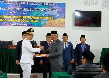Bupati Mentawai Sampaikan Pidato Perdana dalam Sidang Paripurna DPRD