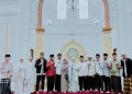 Wakil Bupati Solok Sholat Subuh Berjamaah dan Launching Program MRT Peduli Umat dan FC ATM Beras di Mesjid Raya Nagari Talang
