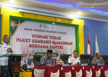 Serahkan 1200 Paket Sembako, Bupati Safni Sikumbang Puji Kepedulian ICBS Harau