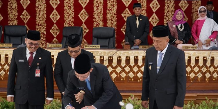 Zulmaeta dan Elzadaswarman Resmi Menjabat Sebagai Walikota dan Wakil Walikota Payakumbuh Periode 2025-2030