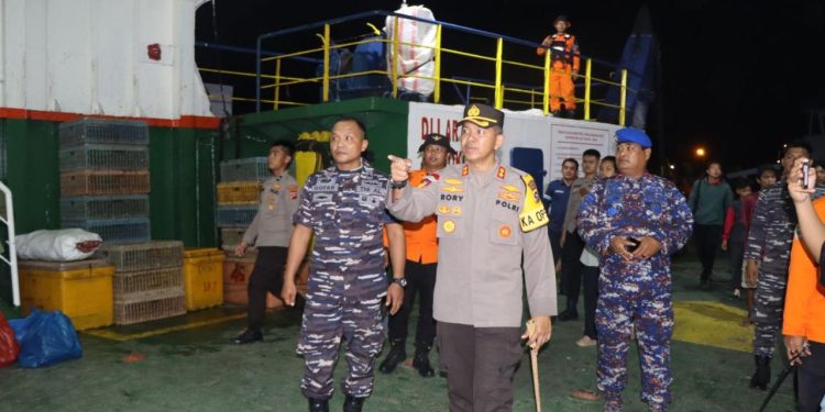 Kapolres Mentawai bersama Forkopimda Pastikan Kenyaman dan Keamanan Pemudik di Kapal ASDP