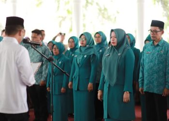 Walikota Solok Resmi Lantik Pengurus Tim Penggerak PKK dan GOW Kota Solok Masa Bakti 2025-2030