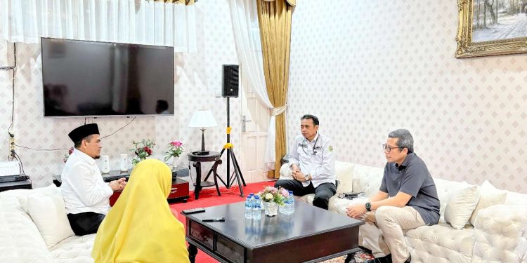 Wabup Solok Diskusi Program Susu Gratis untuk Anak Sekolah bersama Owner Sirukam Dairy Farm