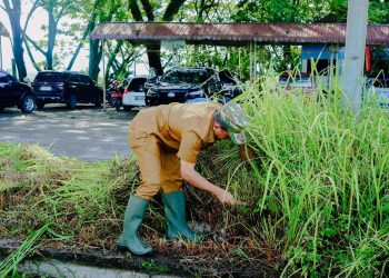Wakil Bupati Solok Gelar Gotong Royong Bersama di GOR Tuanku Tabiang