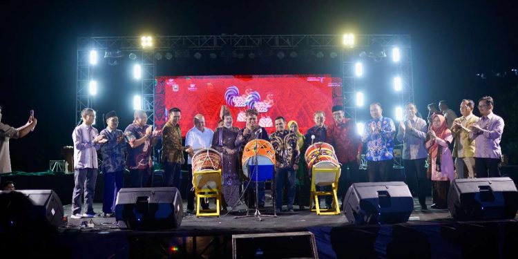 Meriah dan Penuh Semangat, Puncak HUT Ke-112 Kabupaten Solok Digelar Lewat Event “Solok Maimbau 2025”