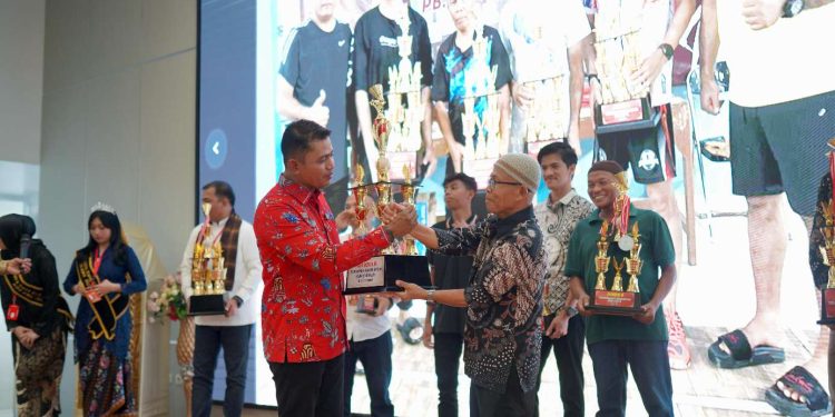 Bupati Jon Firman Pandu Hadiri Halalbihalal Keluarga Besar Kerukunan Warga Kinari (KWK)