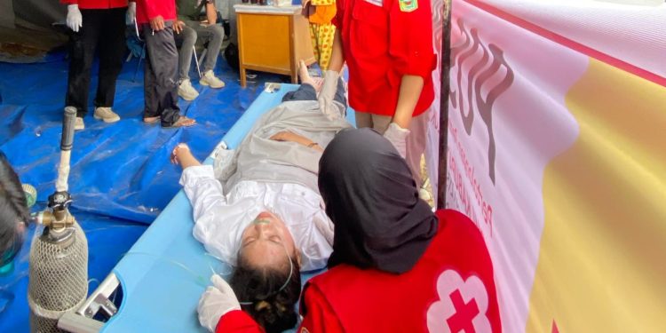 Ikut Sukseskan Lebaran 1446 H, PMI Kab. Solok Aktif Berikan Pertolongan Pertama Pada Wisatawan