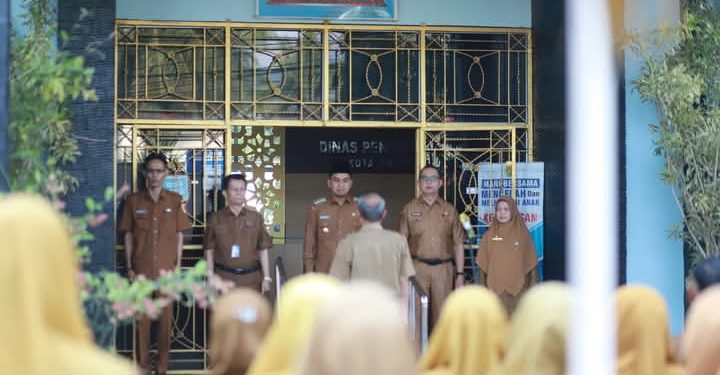 Pimpin Apel Pagi di Dinas Pendidikan Kota Solok, Wako Ramdahani Harap Ada Terobosan Baru Untuk Generasi Yang Lebih Baik