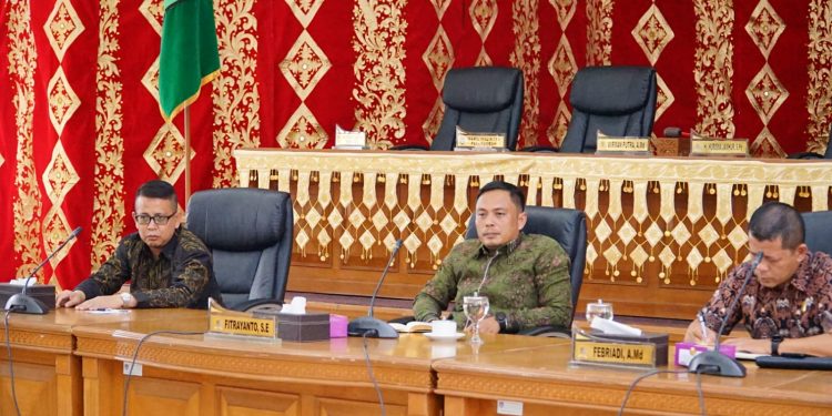 Komisi C DPRD Kota Payakumbuh Menggelar Rapat Bersama Sejumlah Ketua Komite Sekolah