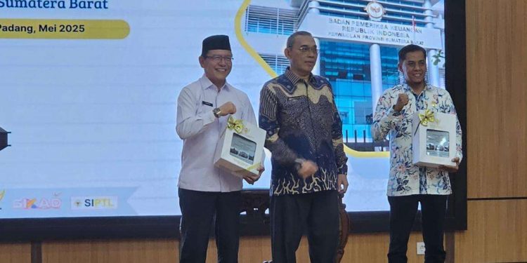 Ketua DPRD Kota Payakumbuh Menyampaikan Apresiasi atas penyerahan LHP Terhadap LKPD Tahun Anggaran 2024
