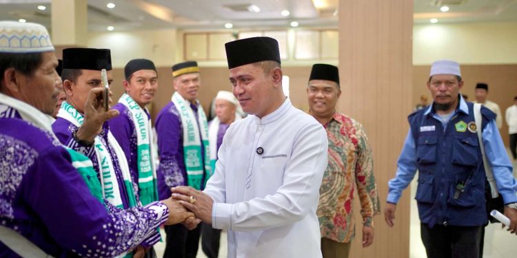 Bupati Jon Firman Pandu Lepas Keberangkatan Calon Jamaah Haji Kloter 13 Tahun 1446 H/2025 M