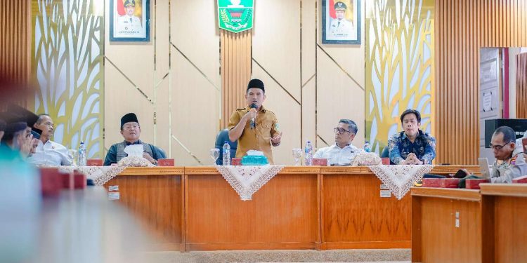 Wakil Bupati Solok Buka Seminar LKAAM Kabupaten Solok dengan Tema “Harmonisasi Hukum Adat dan Hukum Positif di Sumatera Barat”