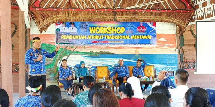 Jakop Saguruk Buka Secara Resmi Kegiatan Workshop Pembuatan Atribut Tradisional Mentawai