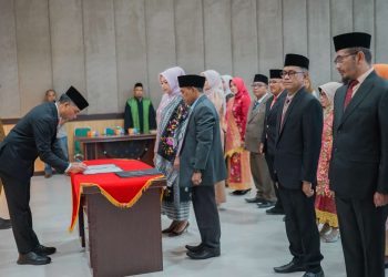 Pemkab Solok Lantik 18 Pejabat Administrator dan Pengawas, Lengkapi Struktur Birokrasi Pemerintahan