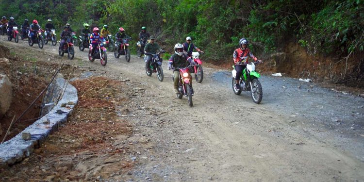 Wujud Perhatian untuk Daerah Terpencil, Bupati dan Wakil Bupati Solok Dampingi Gubernur Touring Motor ke Nagari Sumiso