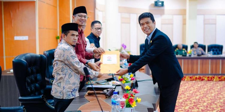 Wabup Solok Hadiri Rapat Paripurna DPRD Kabupaten Solok Terkait Pandangan Umum Fraksi-fraksi atas Nota Penjelasan Pertanggungjawaban APBD Tahun Anggaran 2024