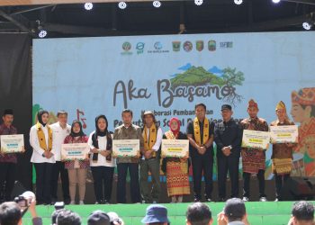 Didampingi Bupati Safni, Menteri Kehutanan Raja Juli Antoni bersama Titiek Soeharto Buka Kegiatan Gelar Karya Perhutanan Sosial