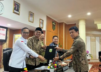 Mewakili Bupati Solok, Sekda Medison Hadiri Rapat Paripurna  DPRD