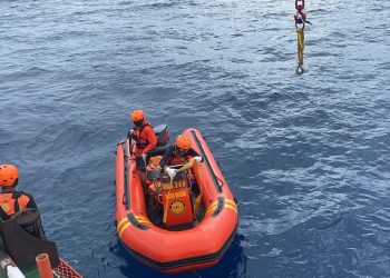 Korban Kecelakaan Kapal Milik PT. Berkah Rimba Nusantara Berhasil Ditemukan Tim SAR Mentawai, Satu Orang Meninggal Dunia, 4 Orang Dinyatakan Selamat