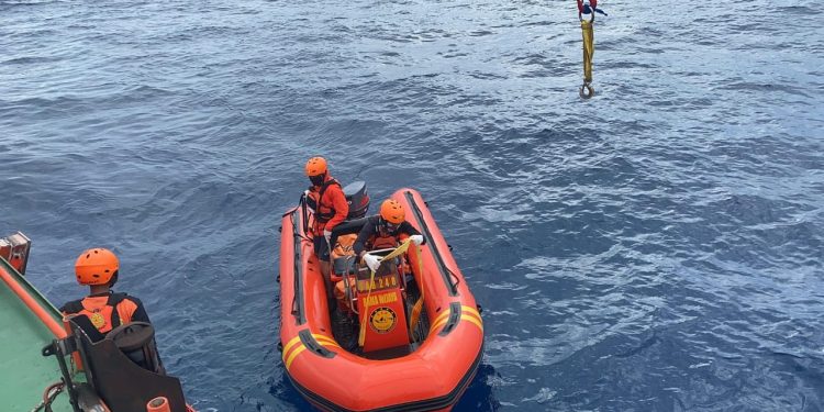 Korban Kecelakaan Kapal Milik PT. Berkah Rimba Nusantara Berhasil Ditemukan Tim SAR Mentawai, Satu Orang Meninggal Dunia, 4 Orang Dinyatakan Selamat
